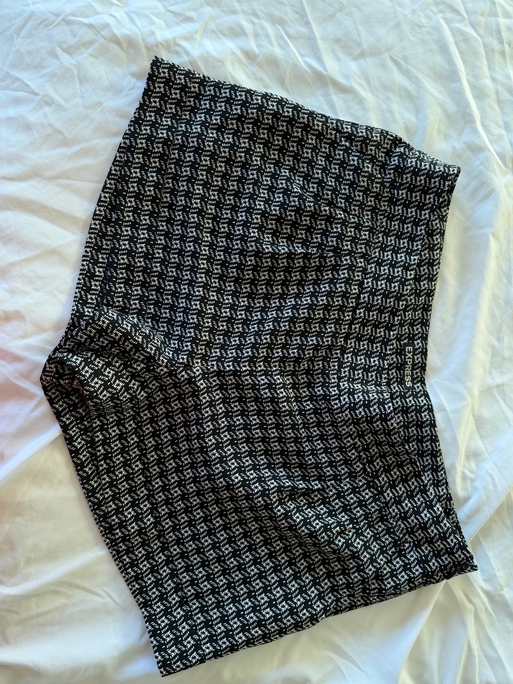 Express Black & White Logo-Pattern Mini shorts